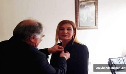 Ünlü Yazar Chp Hendek'de Rozet Taktı