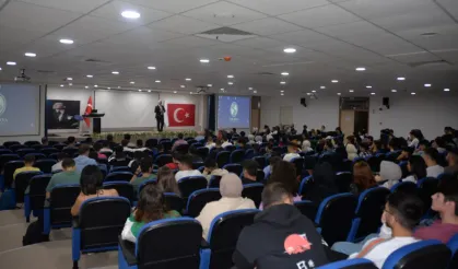 İlk ders etkinliği Hendek Eğitim Fakültesi Konferans Salonunda gerçekleştirildi