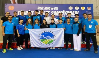 Sakarya karate sporcuları gururlandırdı