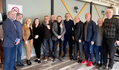 Hendek Lisesi Mezunları Yıllar Sonra Aynı Çatı Altında Buluştu