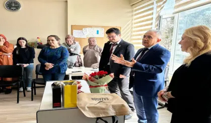 Hendek'te anlamlı bir törenle mesleki hayatına veda etti