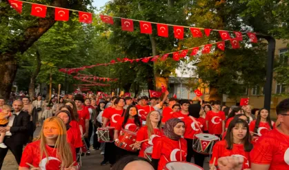 Hendek’te Meşaleler 19 Mayıs Coşkusu İçin Yakıldı