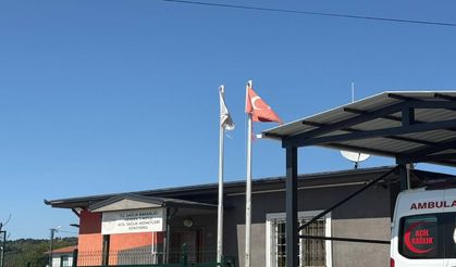 Vatandaşlar Defalarca Uyardı Hendek’te O Bayrak Hala Değişmedi