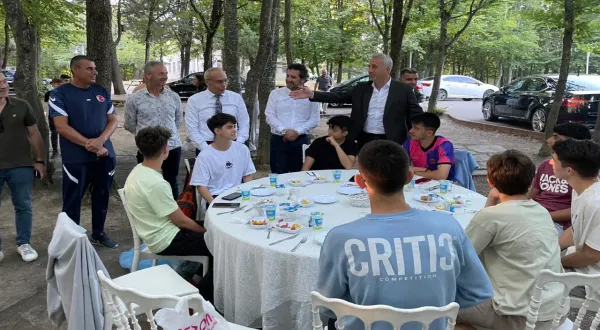 Sporcularla Hendek Selman Dede Piknik alanında bir araya geldi.