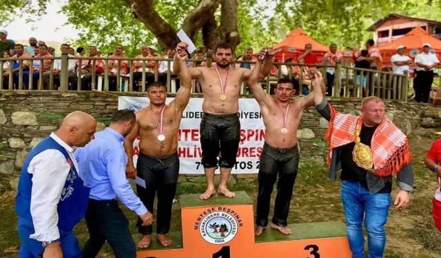 Sakarya nın pehlivanı kürsünün zirvesine çıkmayı başardı..