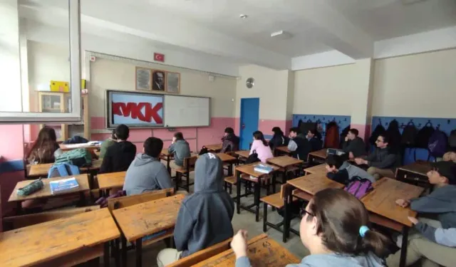 Hendek Şehit Mahmutbey Ortaokulu Öğrencilerine KVKK konulu eğitim