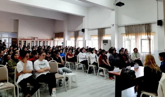 Hendek’te Öğrencilere yönelik kariyer günleri düzenlendi