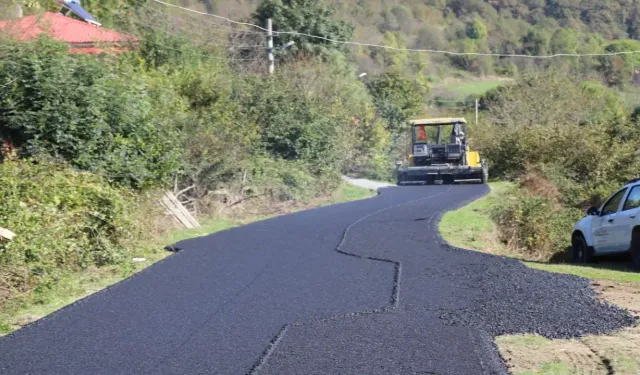 Hendek Beylice ve Uzun Çarşı Mahallelerin Bir Bölümüne Sıcak Asfalt Uygulandı.