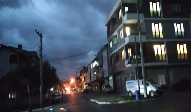 Hendek’te Şiddetli Rüzgarlar Sonrası Sokak Lambalarında kesintiler arttı
