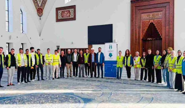 Hendek MYO  Rasimpaşa Camii’nde Anlamlı Temizlik Etkinliği