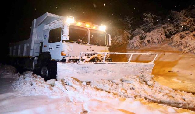 Sakarya’da Kapanan grup yolları ulaşıma yeniden açıldı.