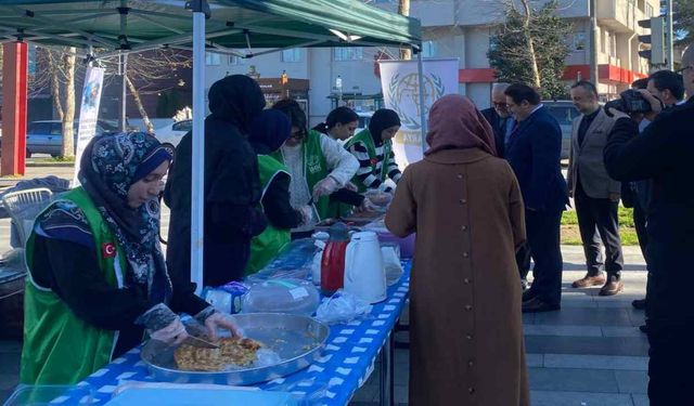 Hendek Genç İHH'dan İhtiyaç Sahibi Ülkeler İçin Hayır Kermesi