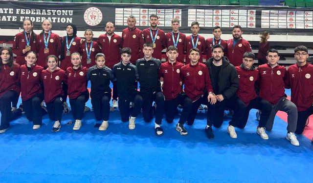 Hendek Karate Spor Kulübü Türkiye Şampiyonasından madalyalarla döndü