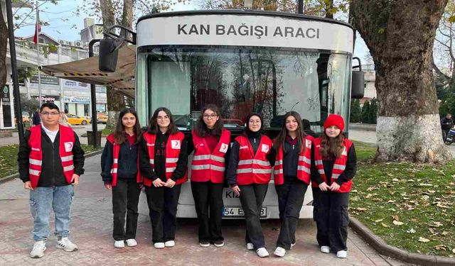 Hendek'te Kan Bağışına Gönüllü Öğrenci Katkısı