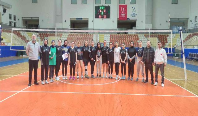 8 Mart Dünya Kadınlar Günü Voleybol Turnuvası Hendek’te Başladı