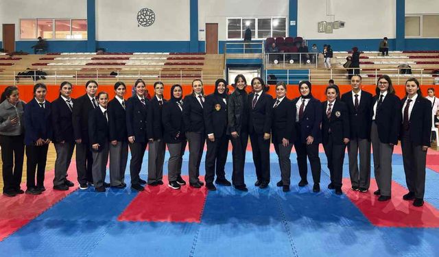Sakaryalı hakemler Karate İl Müsabakaları’nda görev aldı