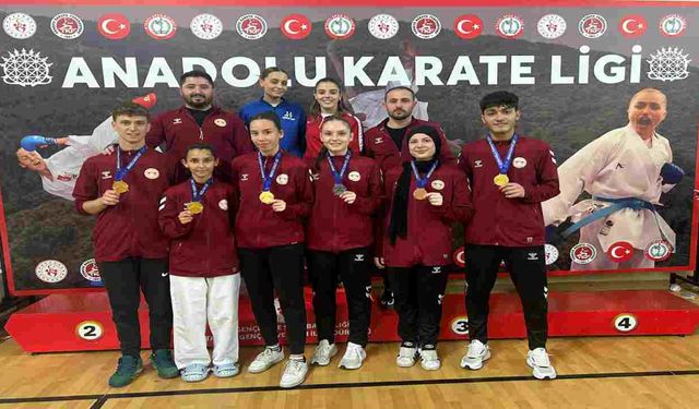 Hendek Karate Spor Kulübü İstanbul’dan 20 Madalya ile Döndü