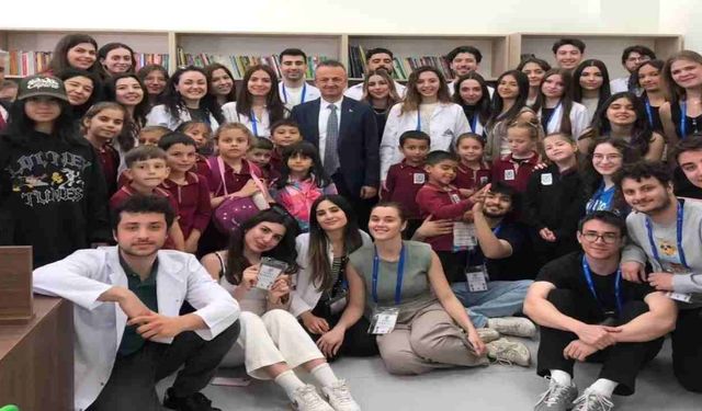 Yeditepe Üniversitesi Öğrencilerinden Soğuksu İlk ve Ortaokulu'na Anlamlı Kütüphane Bağışı