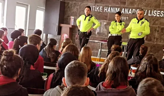 Hendek Atike Hanım Anadolu Lisesi’nde Trafik Güvenliği Semineri