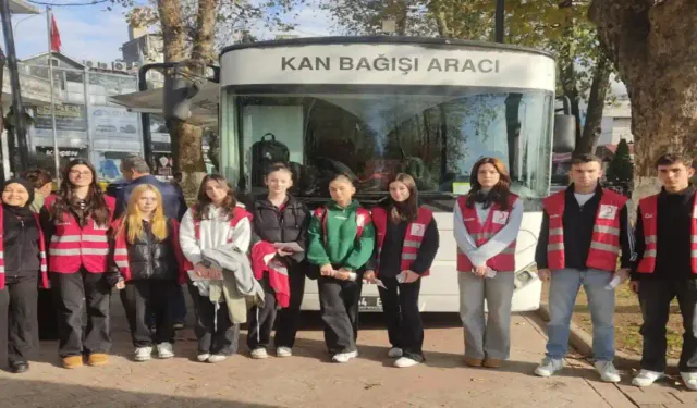 Hendek’te Öğrenciler Kan Bağışı Çalışmalarına Destek Verdiler