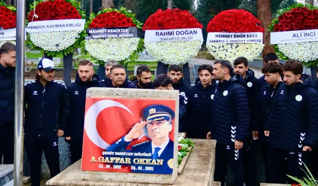 Hendekspor Şehit Ali Gaffar Okkan’ı kabri başında andı
