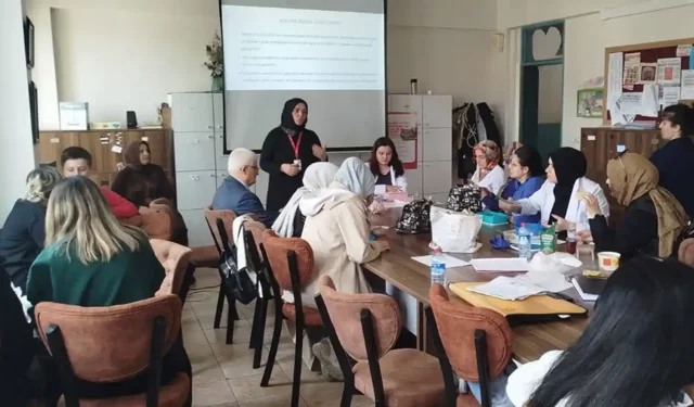 Hendek'te  Aşı Haftası’nda Öğretmenlere Bilgilendirme Eğitimi verildi