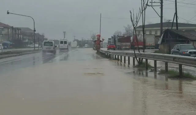 Hendek D-100 Karayolu Adeta Dereye Döndü