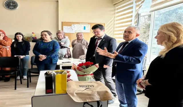 Hendek'te anlamlı bir törenle mesleki hayatına veda etti