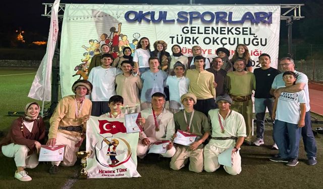Hendek Anadolu İHL Okçulukta Türkiye Şampiyonu