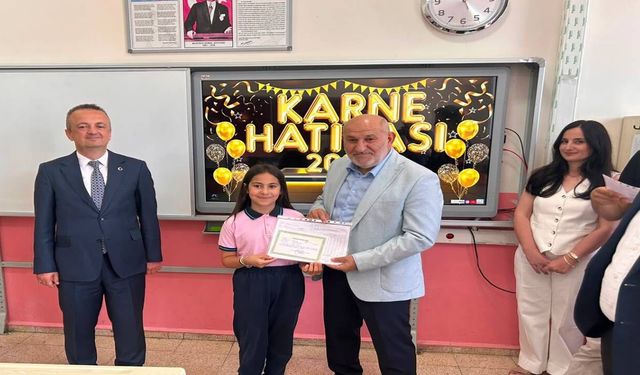 Hendek’te Karne Heyecanı Protokol Öğrencilerin Sevincine Ortak Oldu