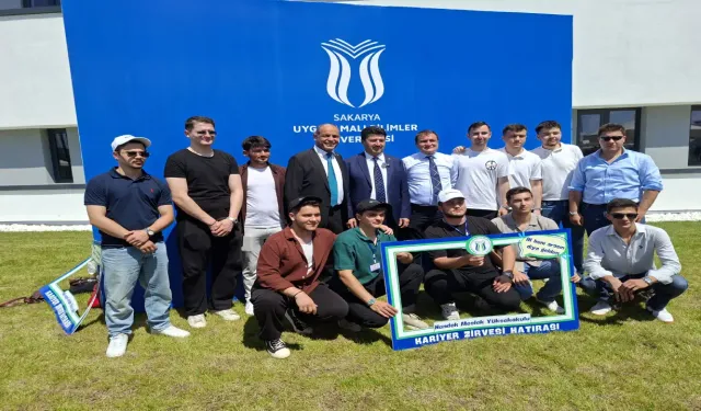 Hendek MYO'da 3. Kariyer Zirvesi Coşkusu