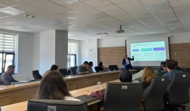 Hendek MYO’da Yapay Zekâ Destekli Eğitim Programı Gerçekleştirildi