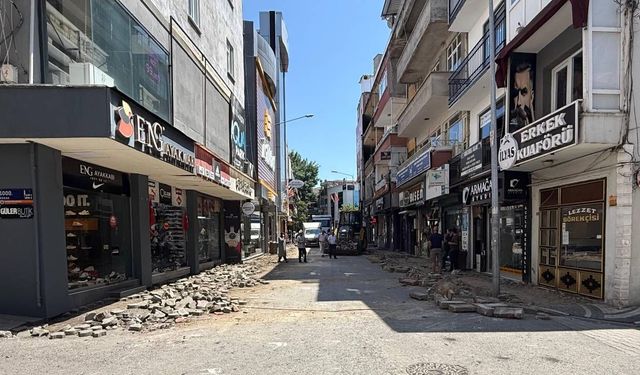 Alparslan Türkeş Caddesi Geçici Olarak Trafiğe Kapatıldı
