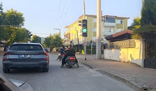 Ekipmansız Genç Sürücüler Trafiği Hiçe Sayıyor