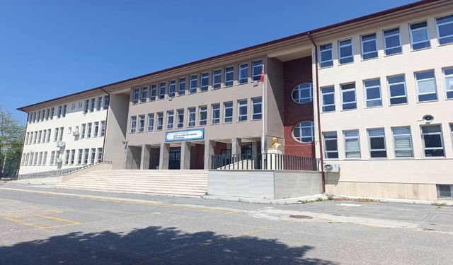 Hendek'te Bir İlk Şehit Ali Gaffar Okkan Ortaokulu Çoklu Yabancı Dil Uygulama Okulu Oldu