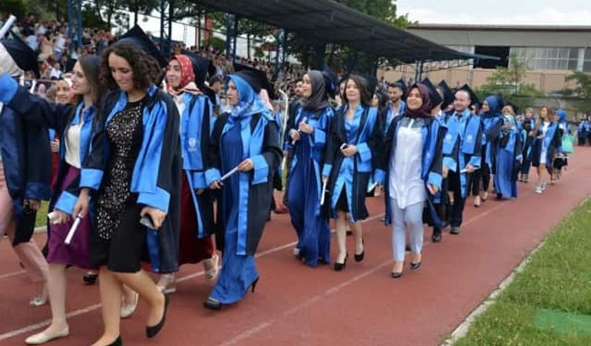 Hendek Eğitim Fakültesi’nde kep töreni