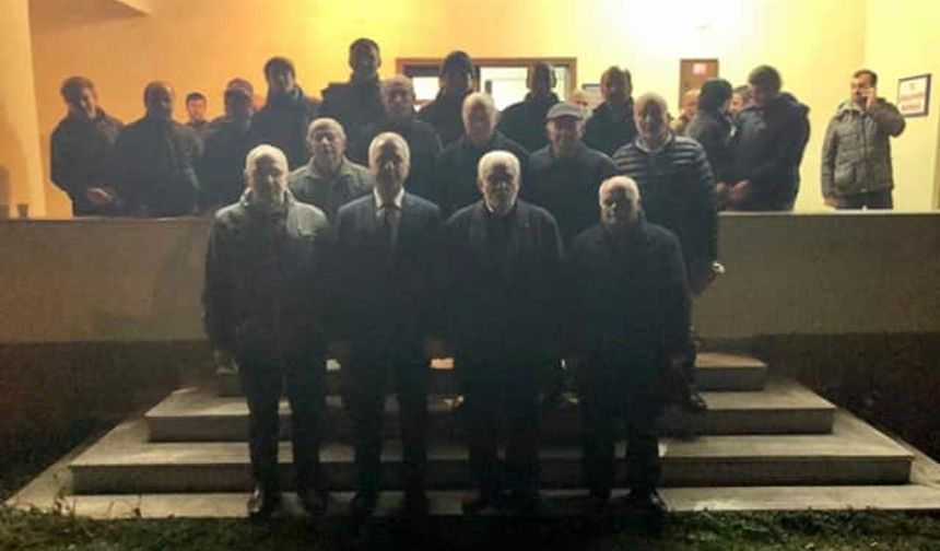 Büyük Birlik Partisi Hendek Belediye Başkan Adayı Turgut Babaoğlu gittiği her yerde sevgi ve coşkuyla karşılanmaya devam ediyor.
Büyük Birlik Partisi Hendek Belediye Başkan Adayı Turgut Babaoğlu, Yeşilvadi, Necatipaşa ve Çakallık mahallelerinde coşkuyla karşılandı.