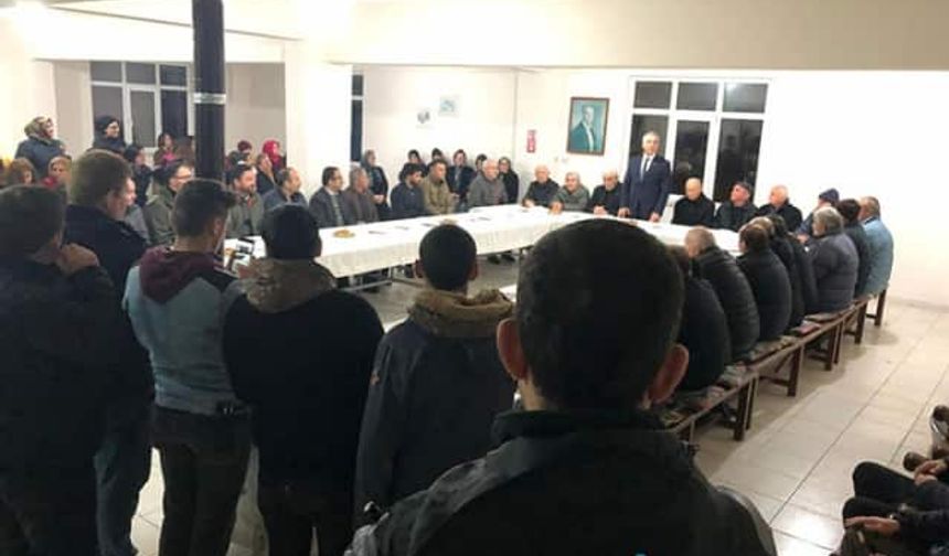 Her yaptığı ziyarette vatandaşların sorunlarını ve taleplerini dinleyen Babaoğlu ’’Hendek’in tüm mahallelerin sorunlarını ve eksiklerini biliyoruz, belediye başkanı olduğumuzda sorunların aciliyet sırasına göre ayrım yapmadan adaletli bir şekilde hizmet ederek çözüme kavuşturacağız. Yapacağımız projeler kısa, orta ve uzun vadeli projelerdir. Yapamayacağımız projeleri vaad etmiyoruz. Projelerimizi hayata geçirerek Hendek’e sınıf atlatacağız’’