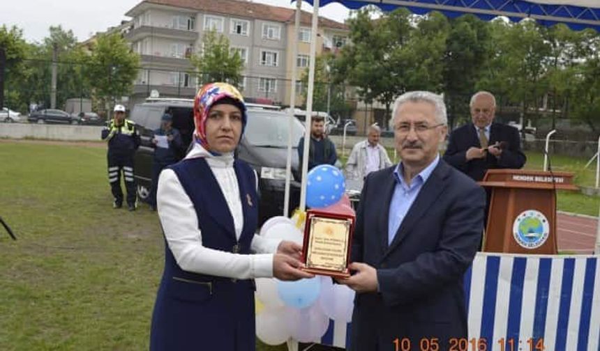 Atatürk Stadı’nda gerçekleşen programa, Hendek Belediye Başkan Yardımcısı Sinan Baylan, İlçe Emniyet Müdürü İsmail Baş, Gençlik Hizmetleri İlçe Spor Müdürü Feyzullah Köstereli, İlçe Toplum Sağlığı Merkezi Müdürü Dr. Elif Aslan, sivil toplum kuruluşları temsilcileri, çölyak hastaları, aileleri ve öğretmenleri katıldı.