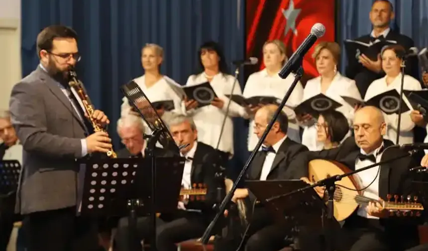 Türk Sanat Müziği Konseri Hendek Ticaret Merkezi'nde Gerçekleşti