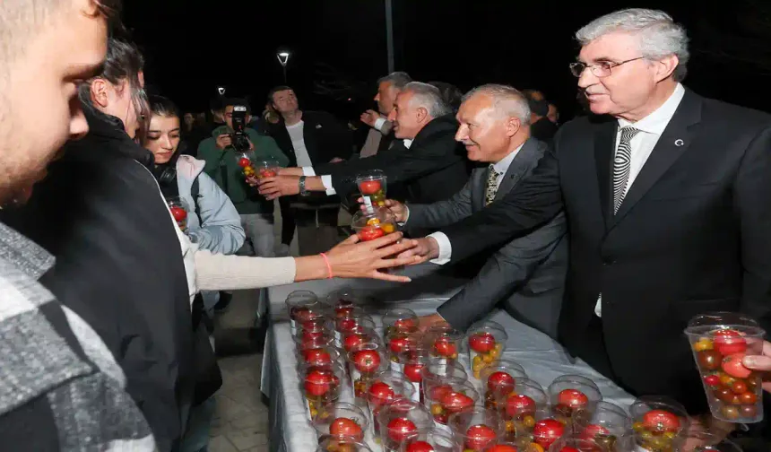 Öğrencileriyle Sakarya'da Sürdürülen Tarım Projelerini Konuştu