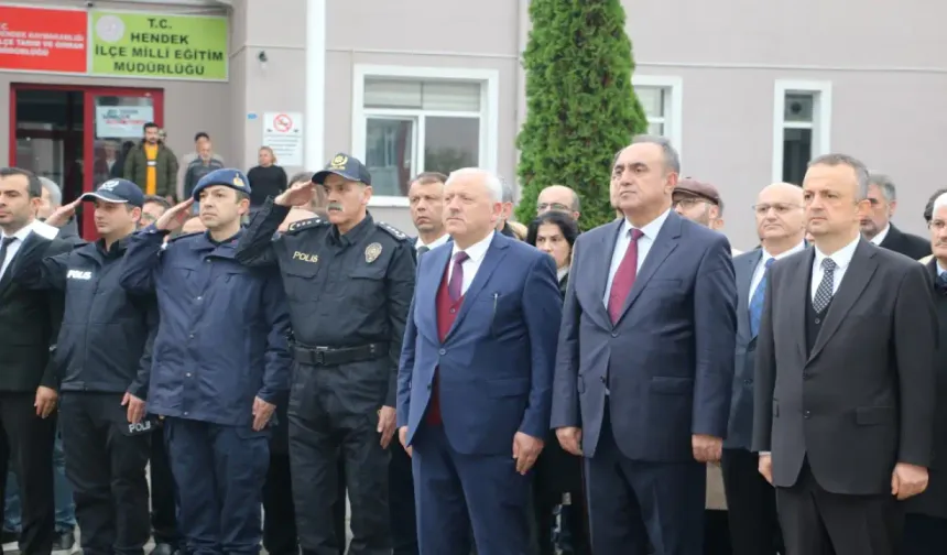 Öğretmenler Günü Hendek’te Törenler İle Kutlandı