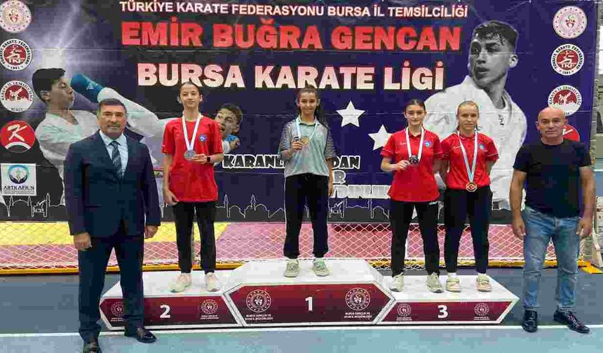 Hendek Karate Takımı Bursa'dan madalyalar ile döndü