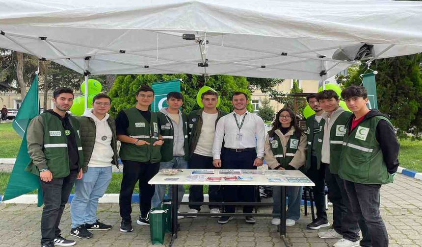 Yeşilay Hendek'te Öğrencilere Yönelik Stant Kurdu