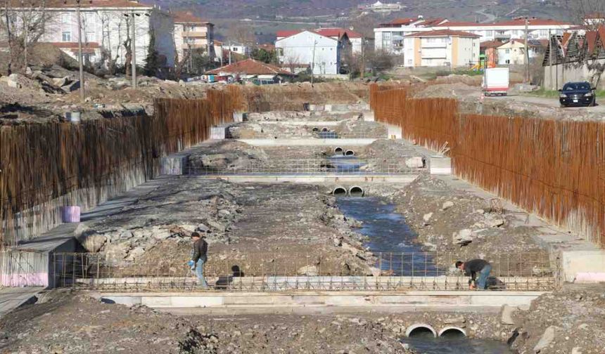 Hendek Uludere Çayının 3. Etap Çalışmaları Tüm Hızıyla Devam Ediyor