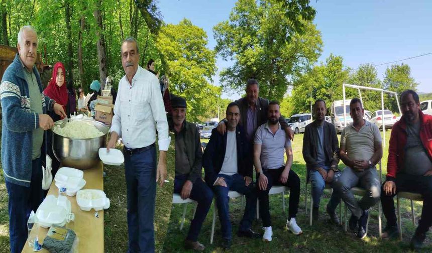 Yukarıçalıca’da Geleneksel "Türbe Cemiyeti" Dualarla Gerçekleştirildi