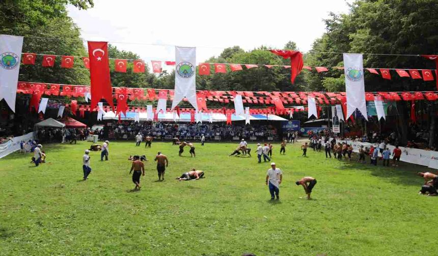 Hendek'te 21. Selman Dede Yağlı Güreşleri gerçekleşti