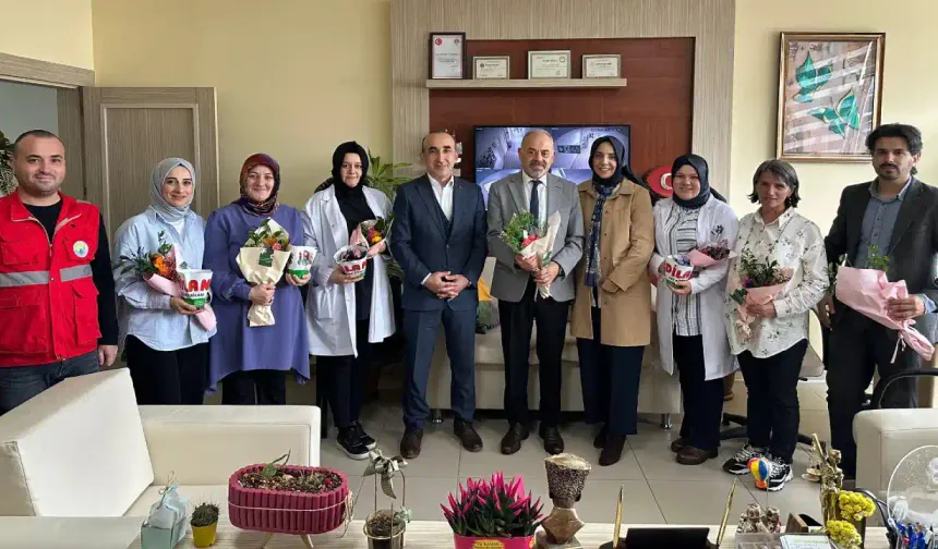 Hendek'te Eğitim Kurumlarına Öğretmenler günü ziyaretleri düzenlediler...