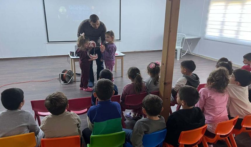 Hendek'te Diş Sağlığı Haftası Kapsamında Öğrenciler Bilinçlendirildi