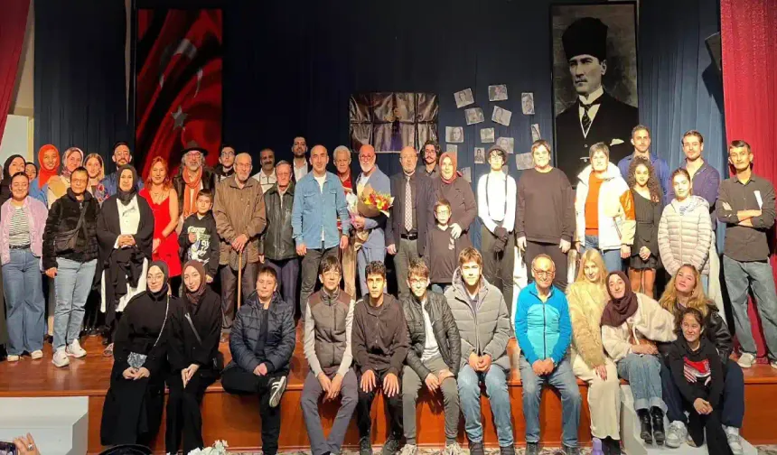 "Sevgili Yönetmenim" Tiyatro Gösterisi Hendek'te sahne aldı